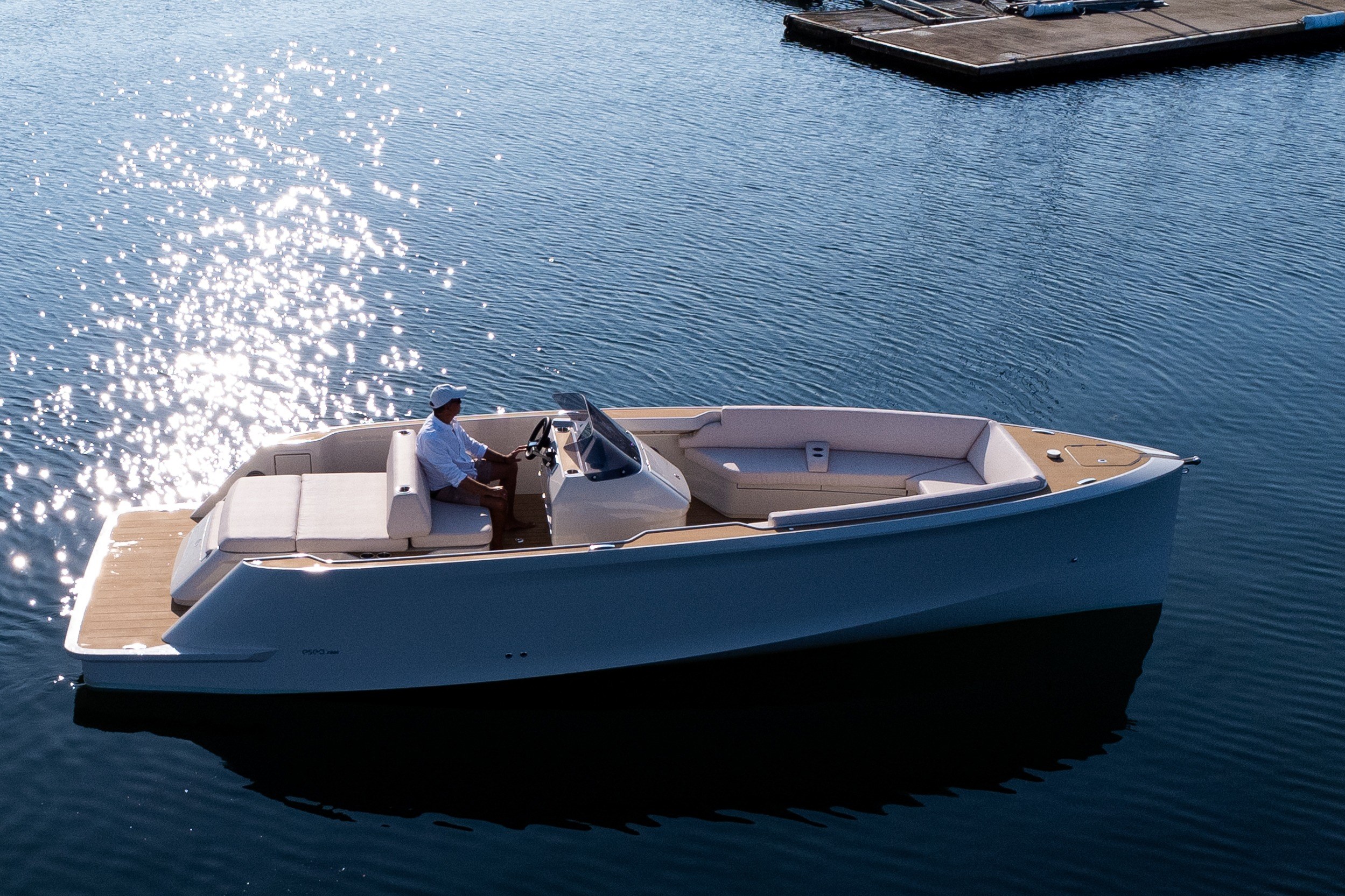 E sea F800 — foto 2 van 35
