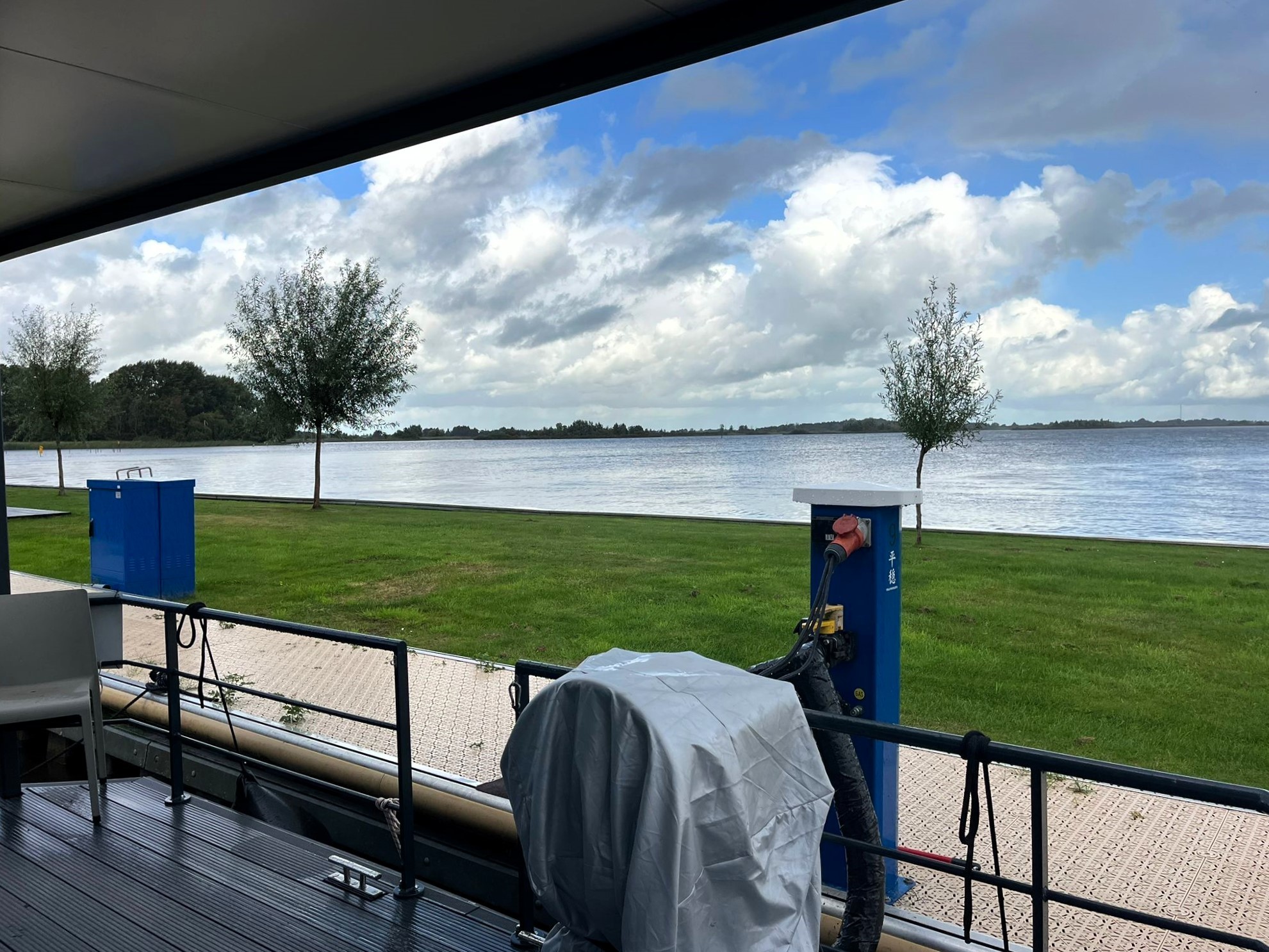 Koopligplaats Sneekermeer Met Apart Te Koop Houseboat 1460 X 500 - Foto 2