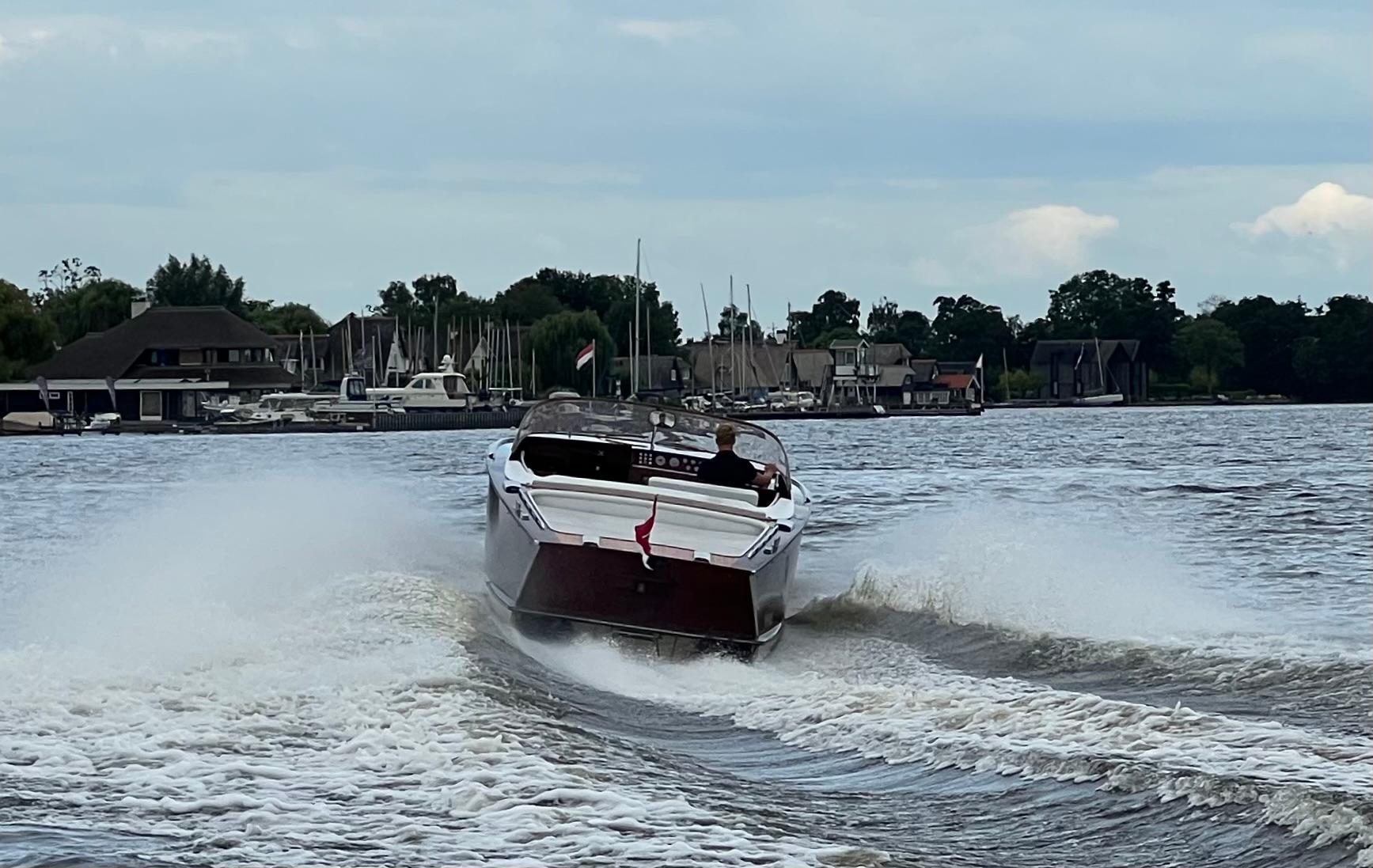 Boesch 850 Runabout Deluxe — foto 11 van 40