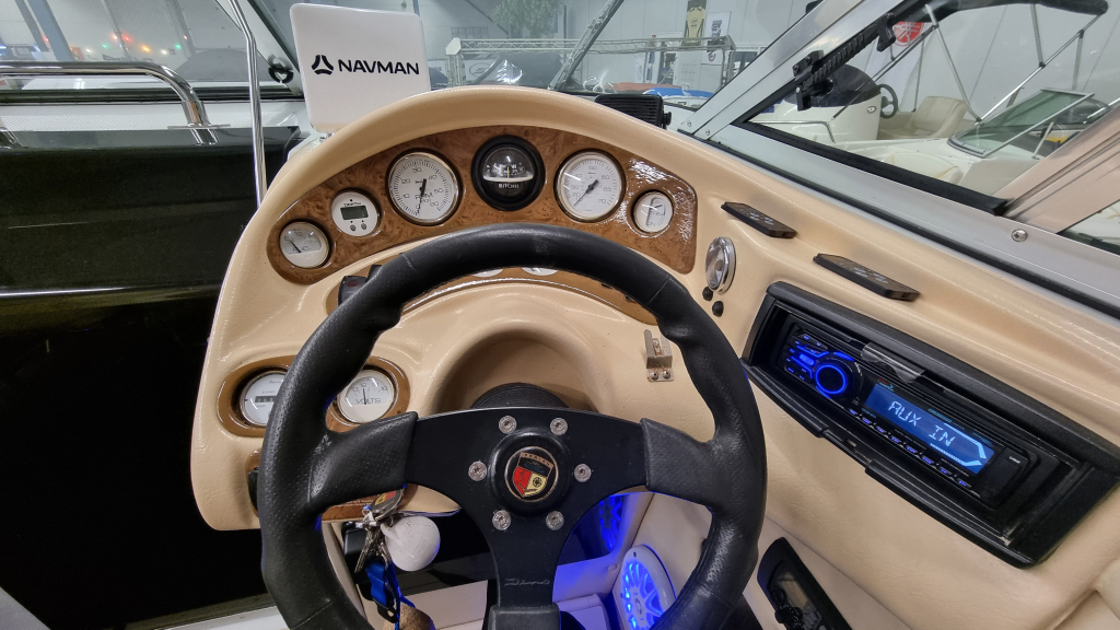 Mariah Z258 Shabah met MerCruiser 7,4 MPI DuoProp met 310pk (BOMVOL!) — foto 15 van 31