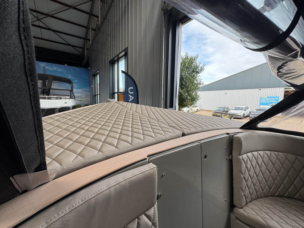 Waterspoor 717 Aviator | Vetus diesel   — foto 27 van 31