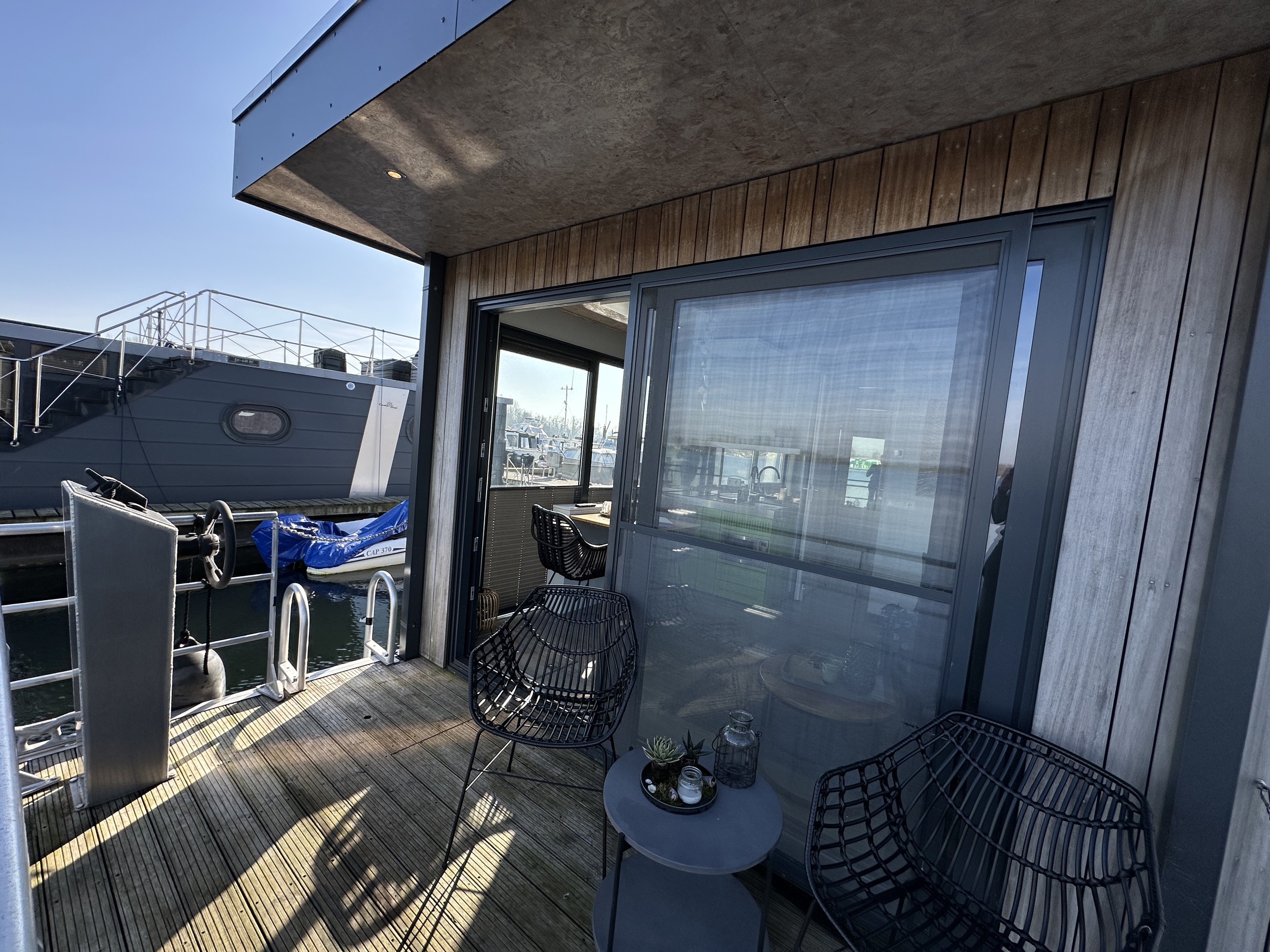 Gielissen Marin Home 32 Tiny Houseboat — foto 5 van 43