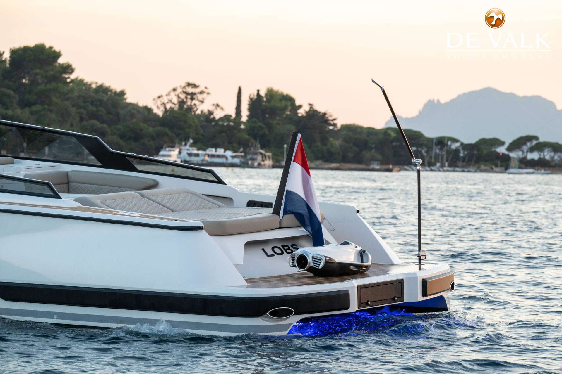 Reborn 40 R Cabin — foto 3 van 35