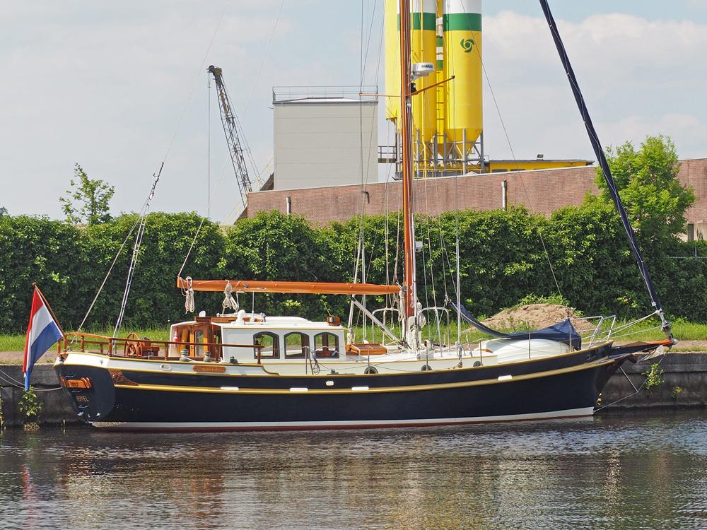 Smits Jachtbouw (casco) en Gebroeders van Enkhuizen (technische installatie) Bekebrede Miresse 38 Kielmidzwaard — foto 10 van 11