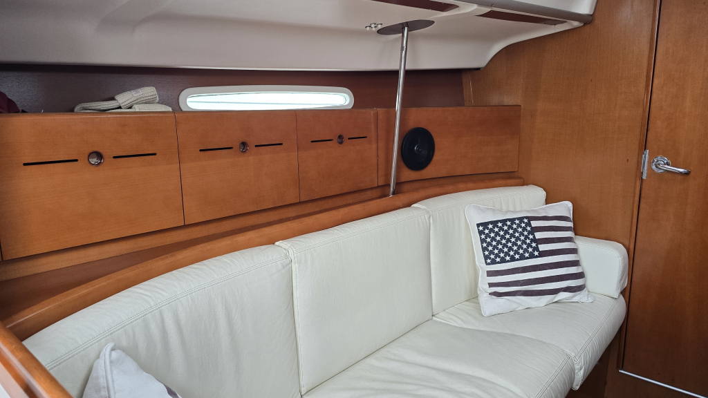 Beneteau First 40.7 — foto 26 van 35