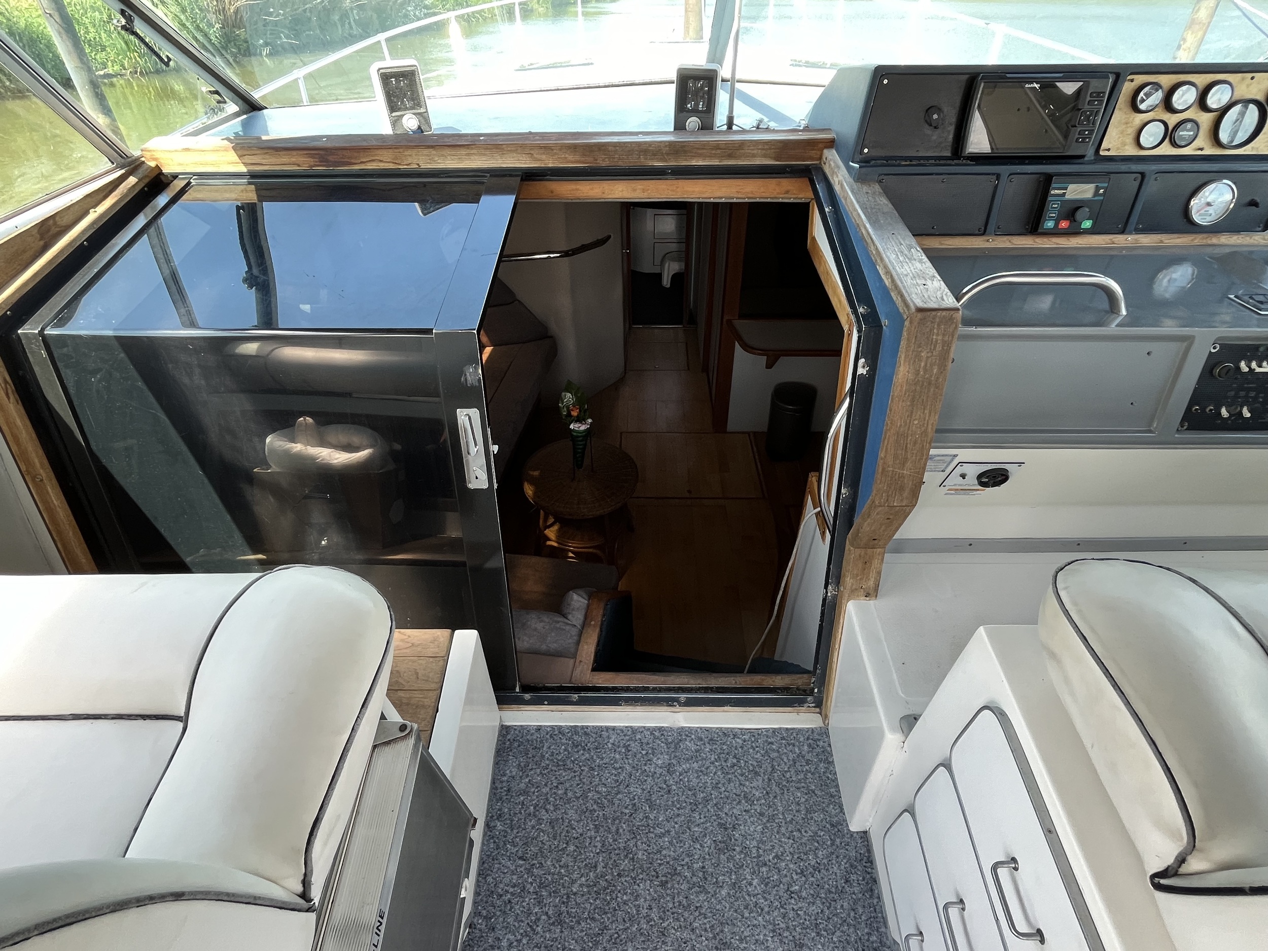 Sea Ray 390 Express Cruiser — foto 12 van 43