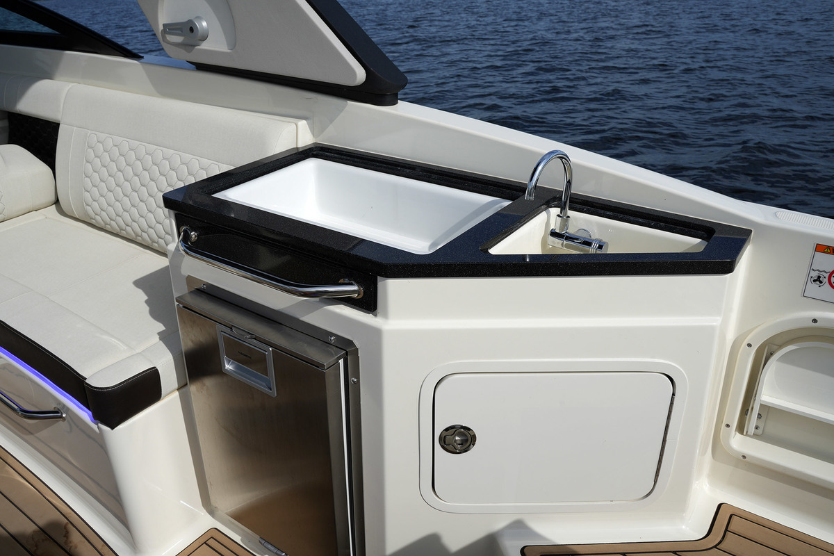 Sea Ray SDX 290 Outboard — foto 25 van 51