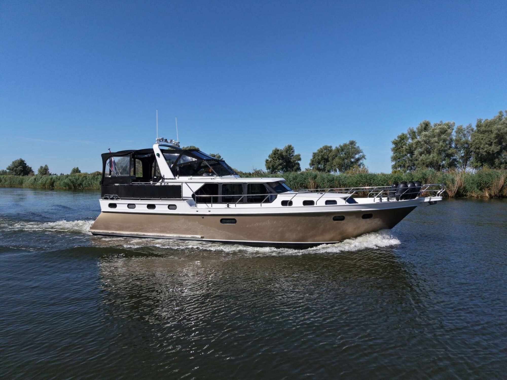 Explorer Classic 14.00 AK Cabrio