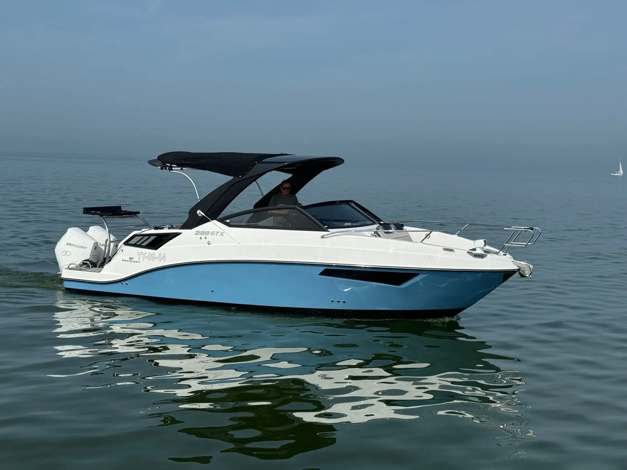 De Granfort 288 GTX is onstaan uit een samenwerking van de werf Fibrafort en Porsch Consulting. — foto 7 van 11