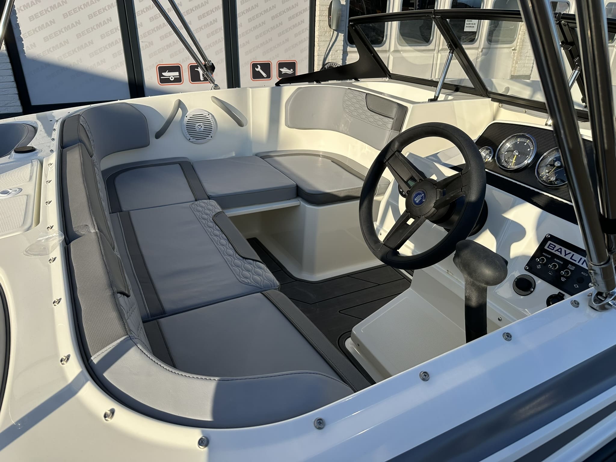 Bayliner Element M17 — foto 15 van 16