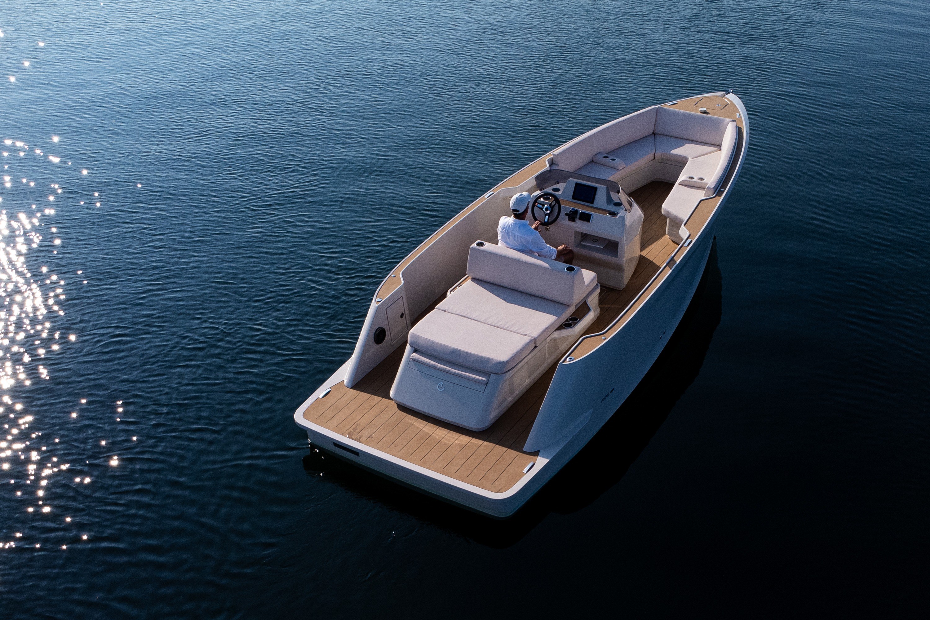 Tender Esea F800 — foto 3 van 35
