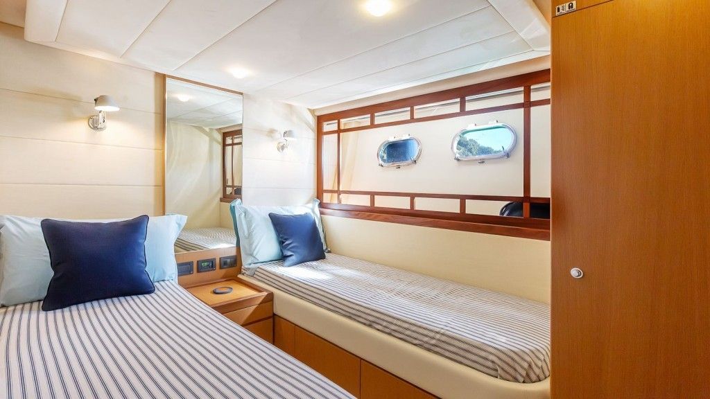 Ferretti 731 — foto 2 van 2