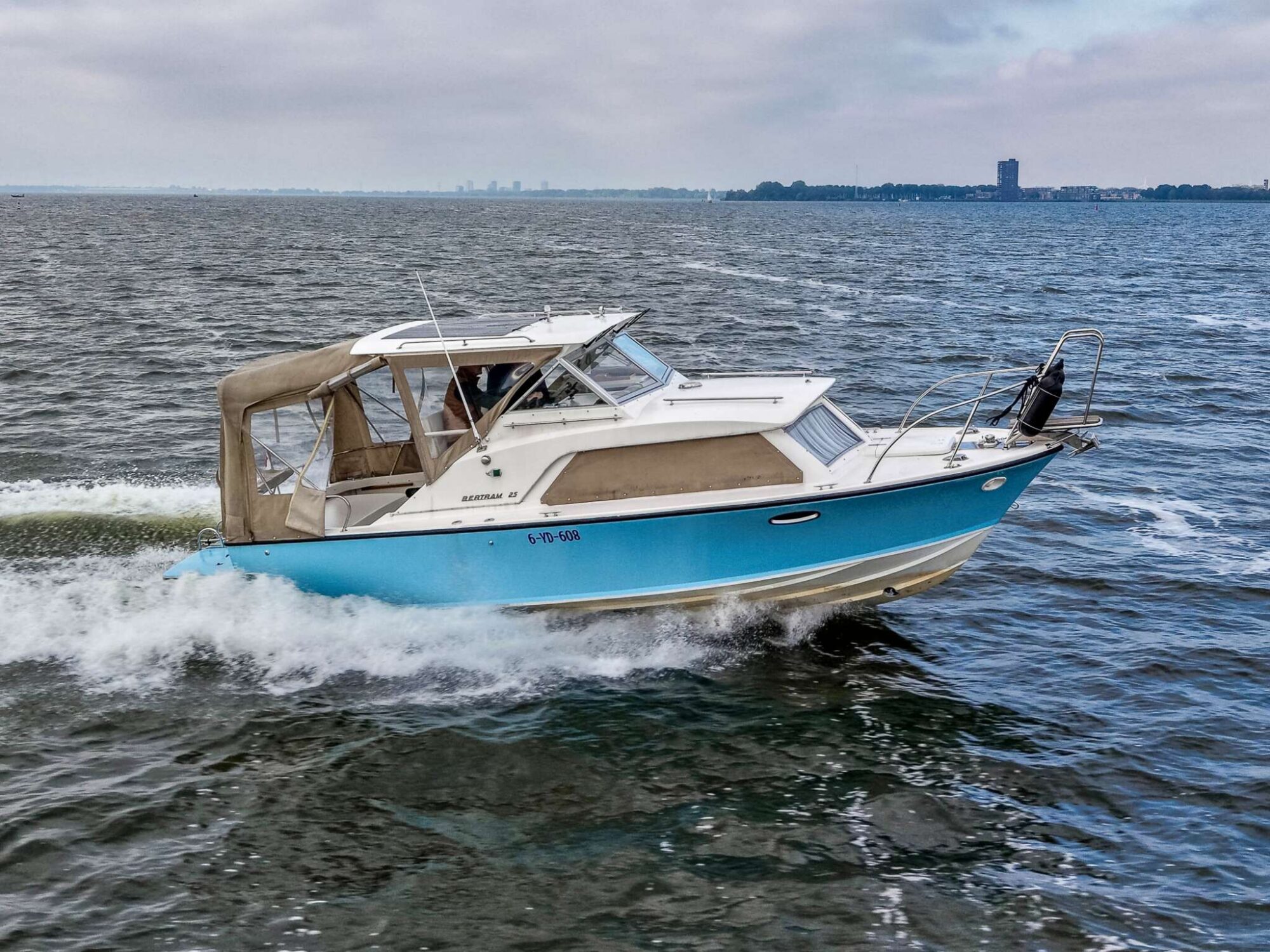 Bertram 25 Express Cruiser — foto 1 van 28