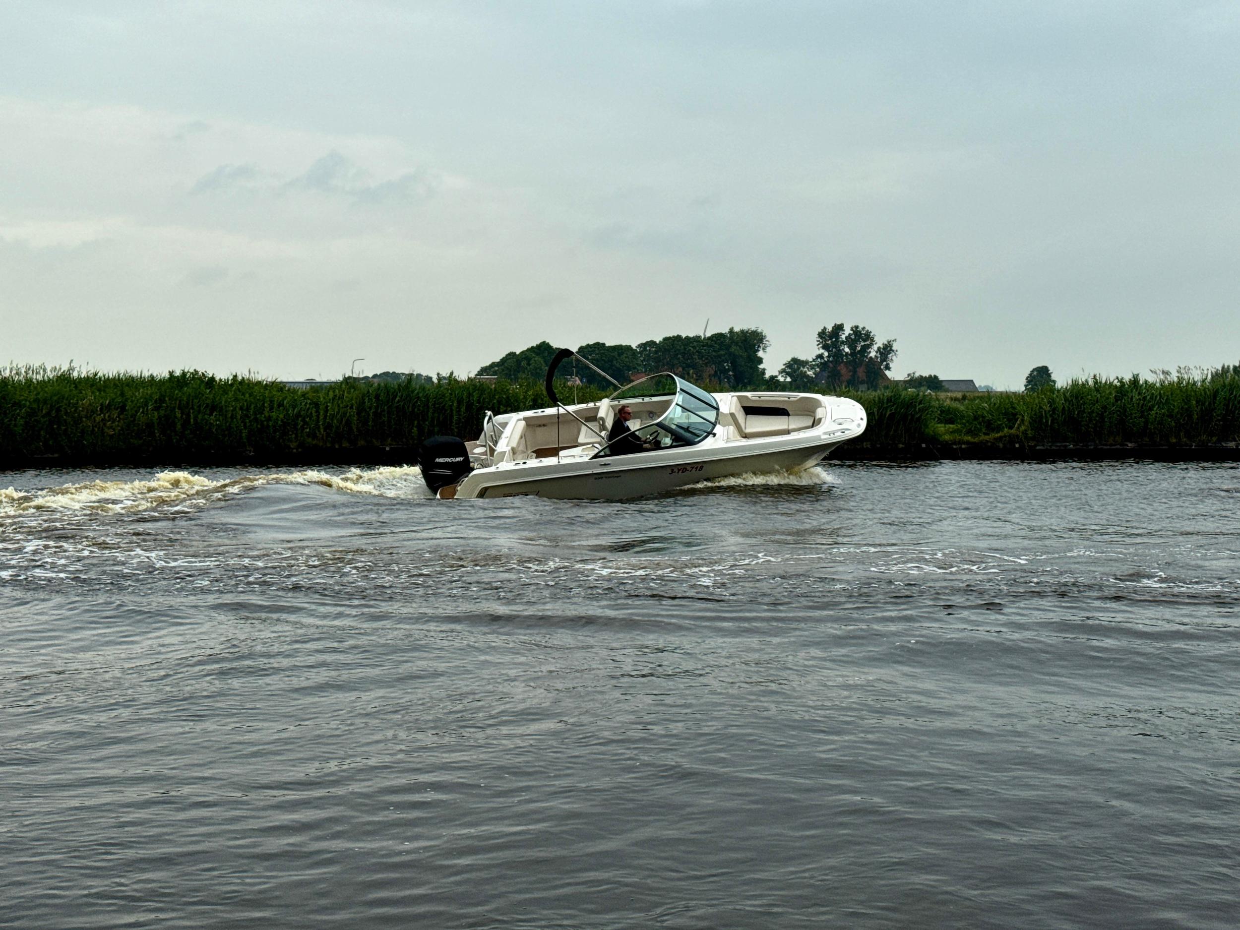 Boston Whaler 230 Vantage — foto 36 van 37