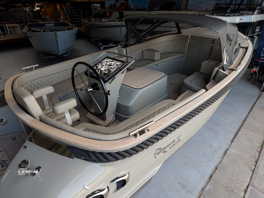 Waterspoor 717 Aviator | Vetus diesel   — foto 13 van 31