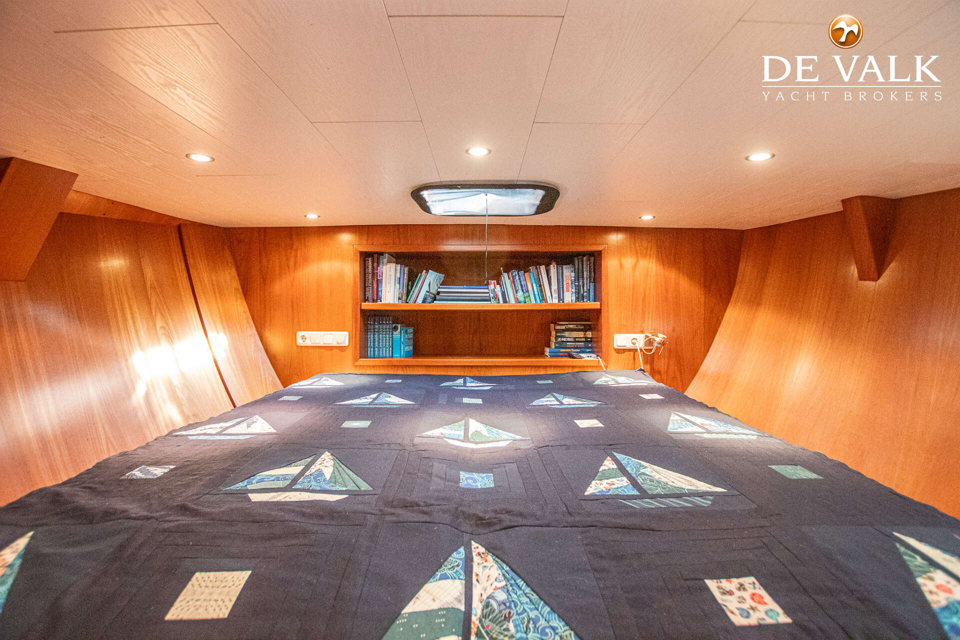 Custom Built Live Aboard 1800 — foto 32 van 45