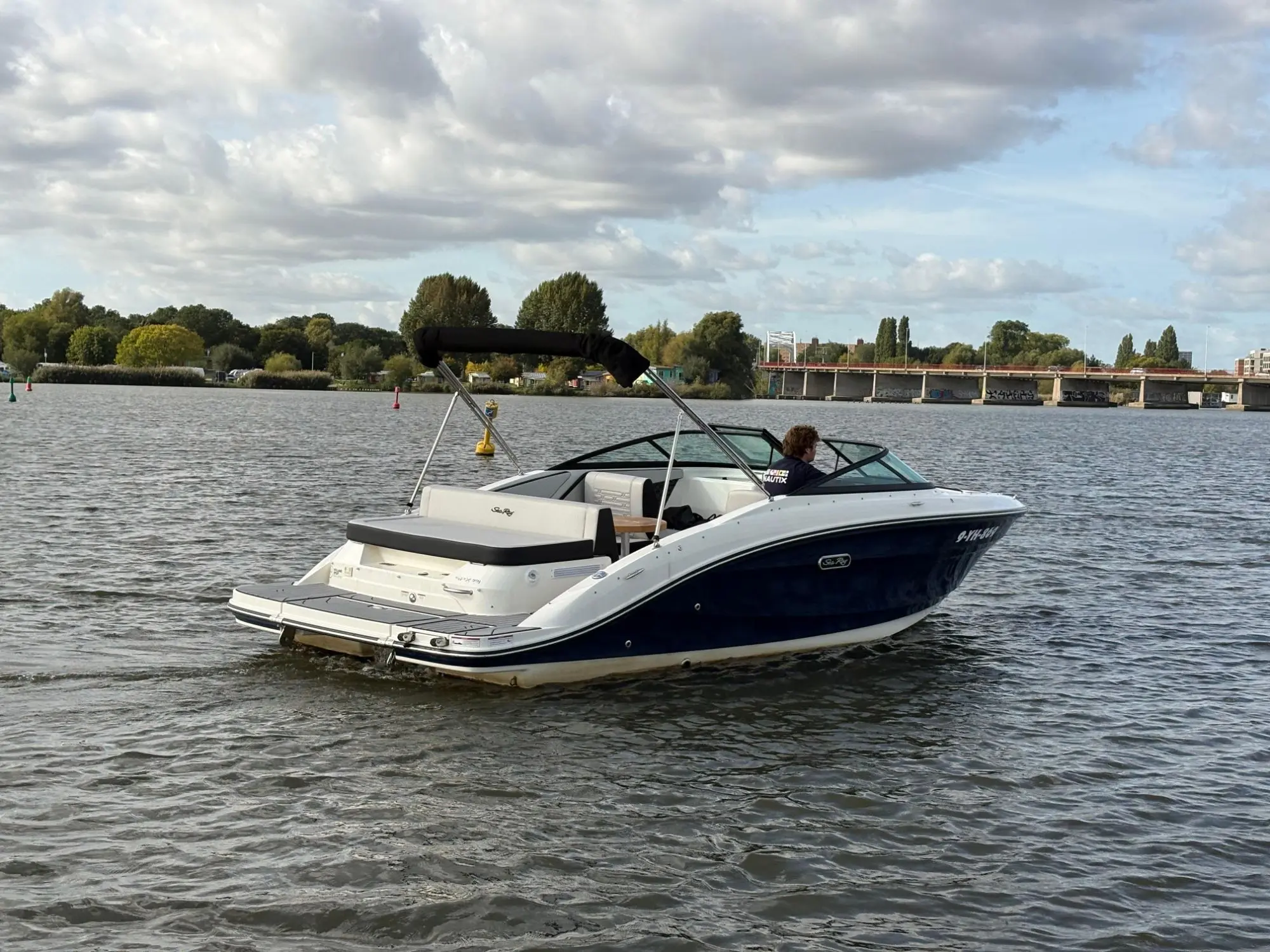 Sea Ray SPX 210 (New Model / 2026) — foto 12 van 31