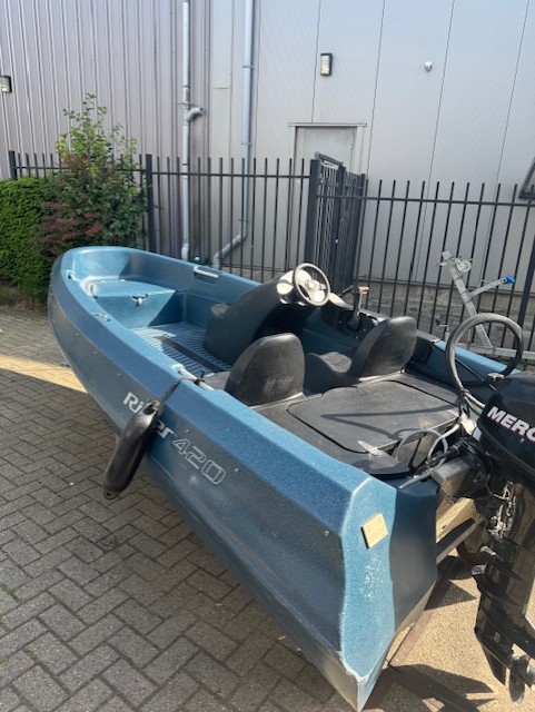 River 420XR met Mercury F9,9EL — foto 1 van 5