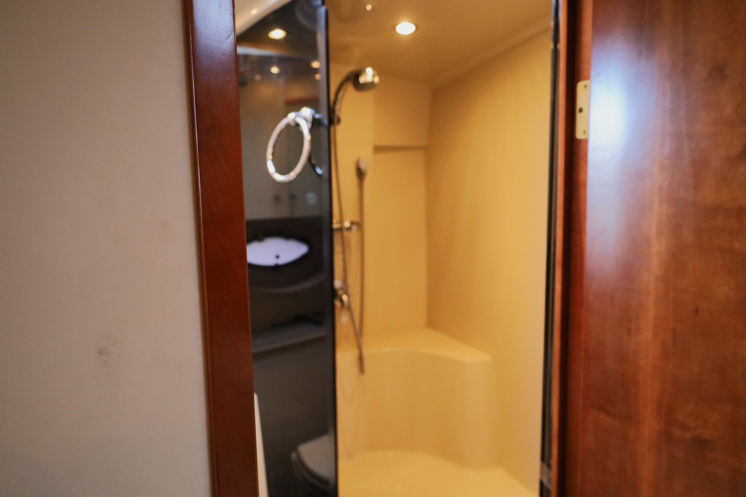 Cruiser Yachts 370 Express — foto 28 van 31