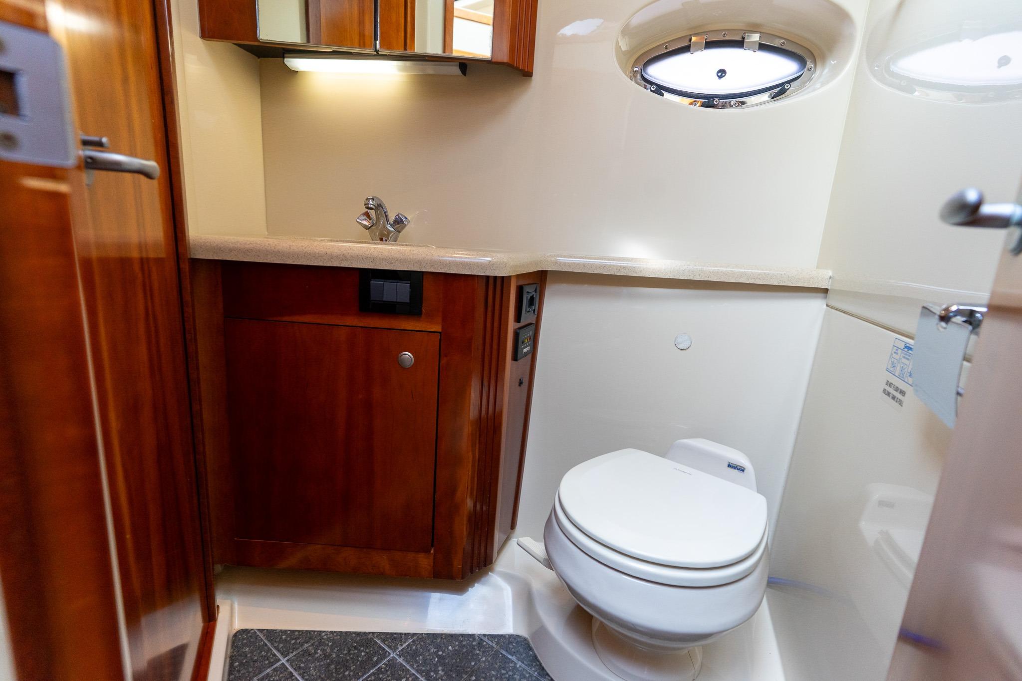 Cruisers Yachts 415 Express Motoryacht — foto 4 van 100