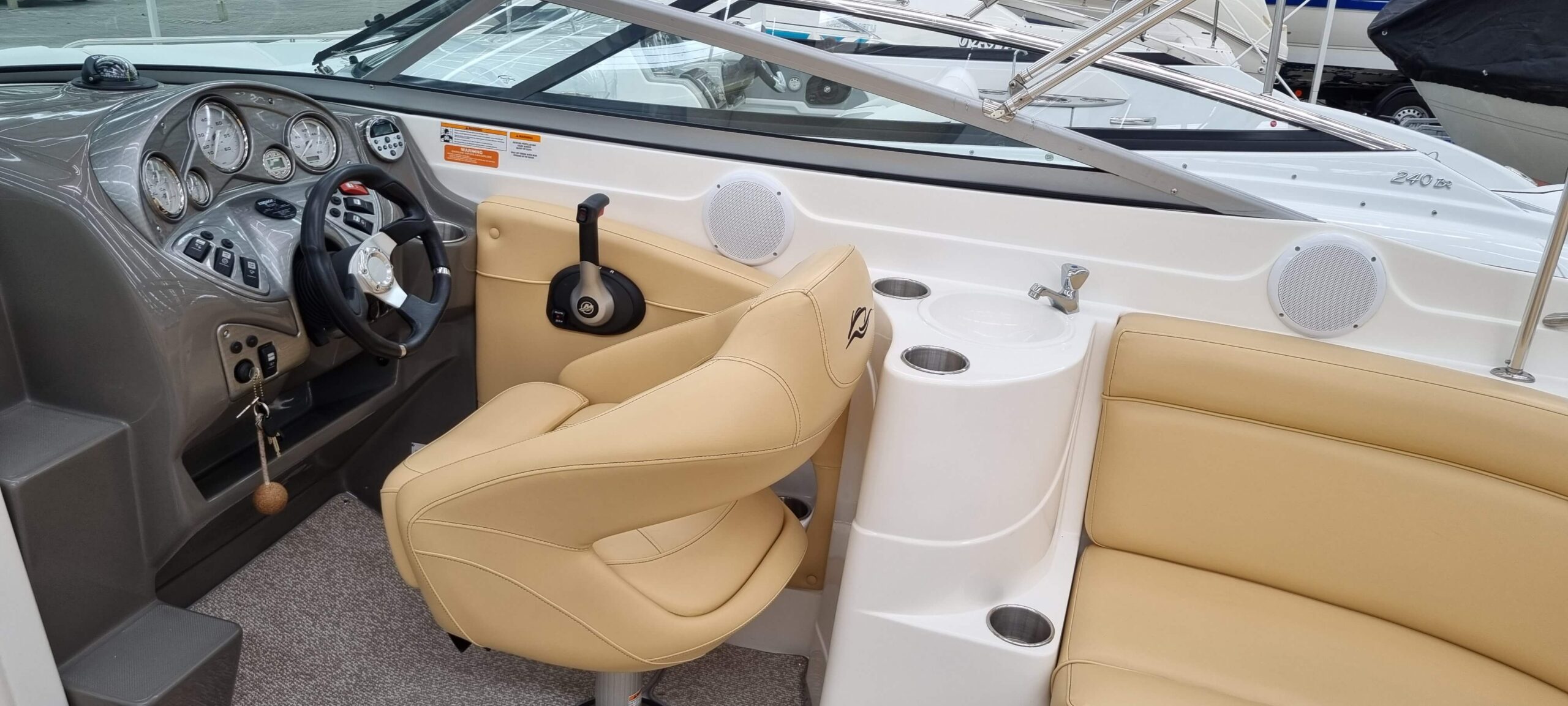 Rinker 246 Captiva — foto 6 van 11