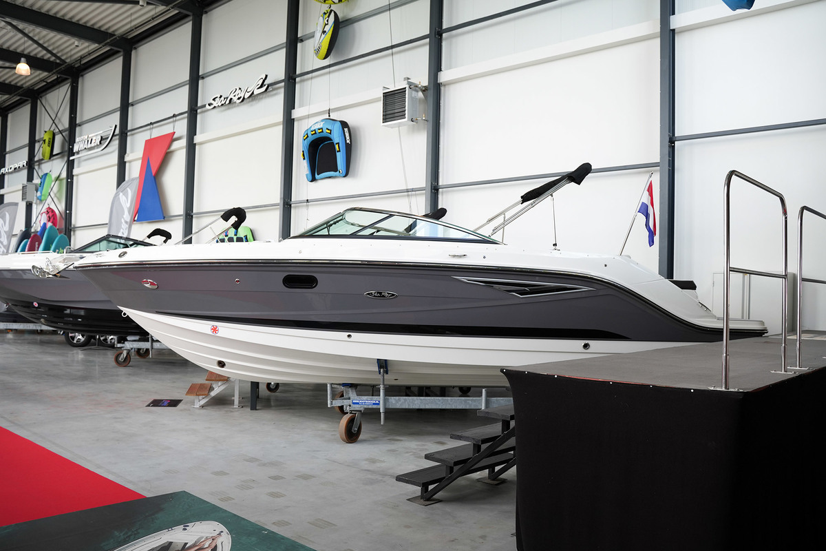 Sea Ray SLX 250 — foto 2 van 57