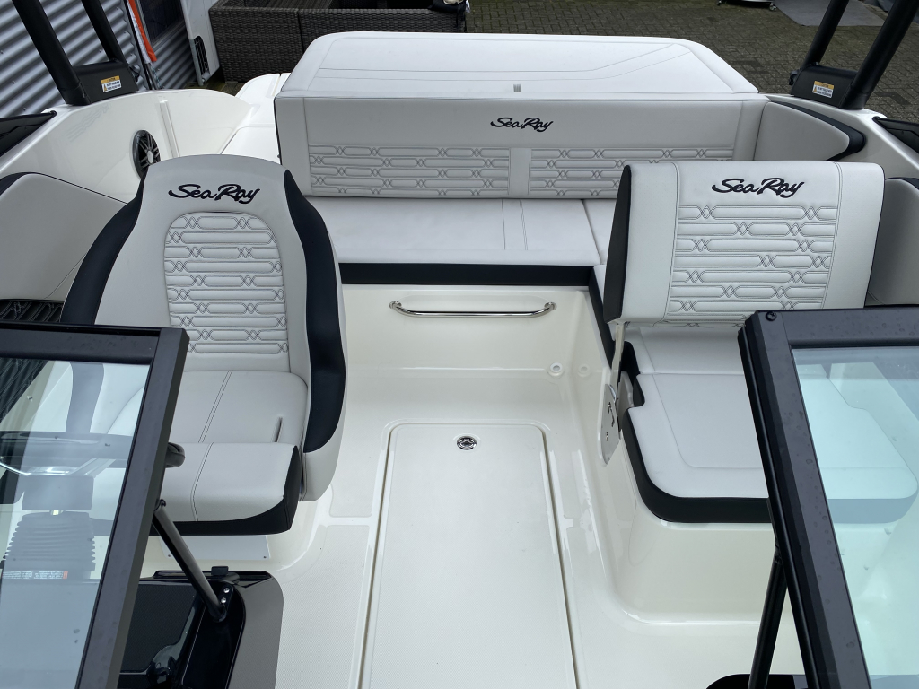 Sea Ray SPX 190  — foto 38 van 40