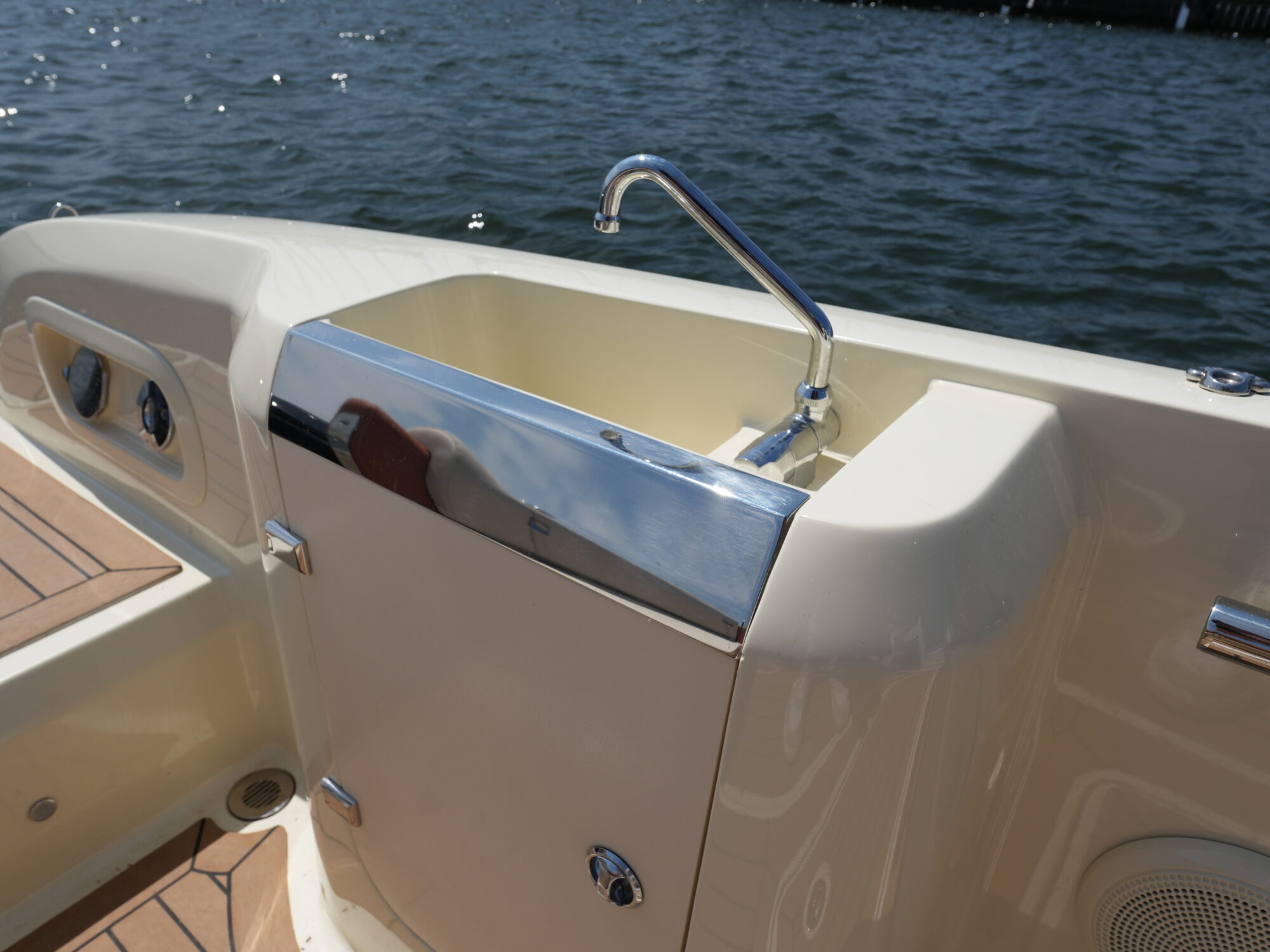 Invictus 270 CX — foto 12 van 38