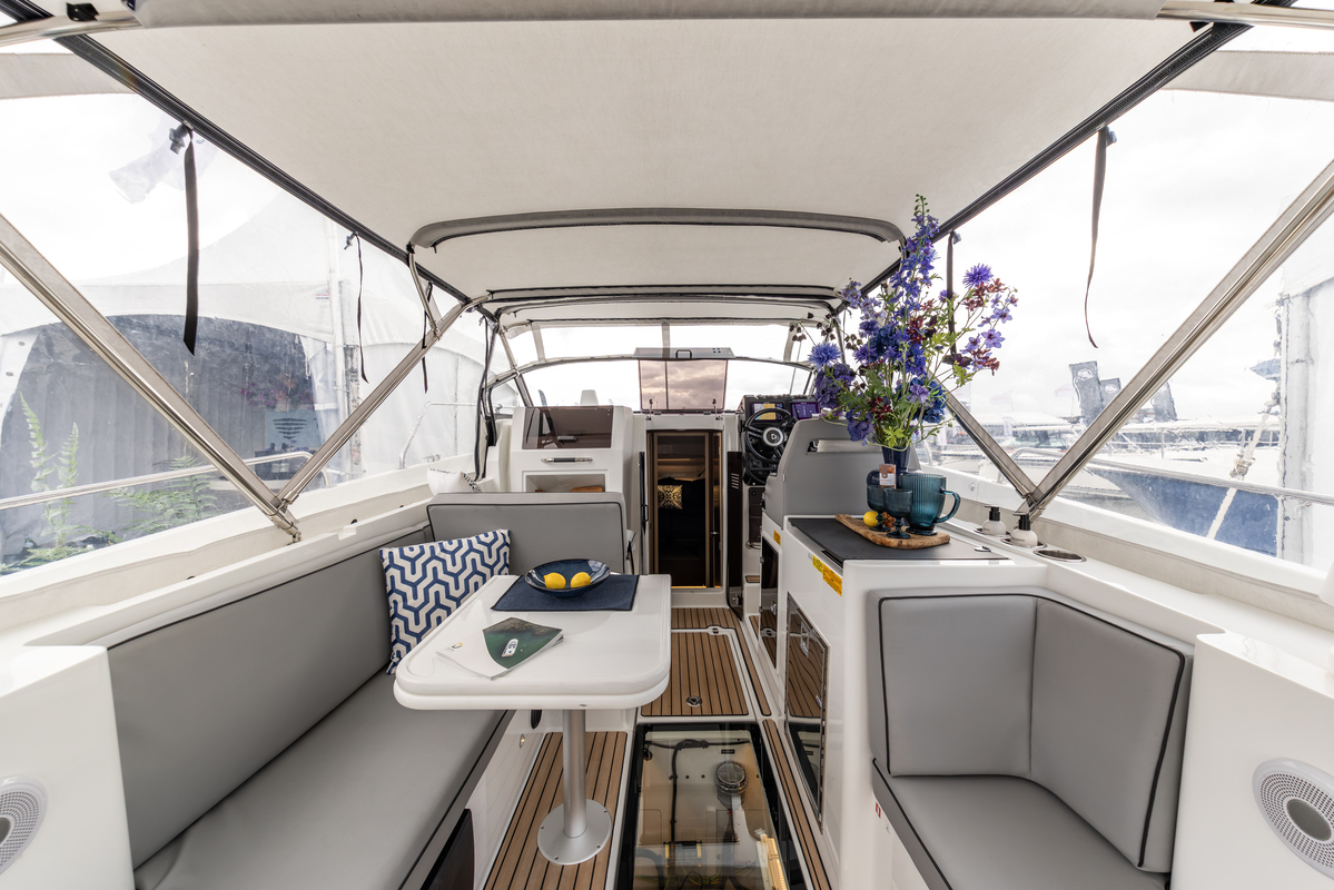 Delphia Yachts 10 Lounge Electric DEMO, direct verkrijgbaar en vaarklaar. (PRIJSVERLAGING!!) — foto 10 van 12