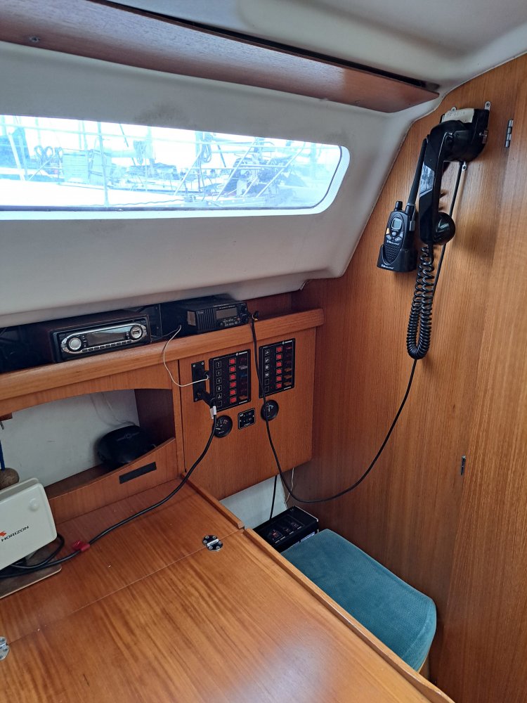 Yanmar Jeanneau - Sailing Yacht - GRP (Polyester) - 1999 - € 35.000 — foto 8 van 11
