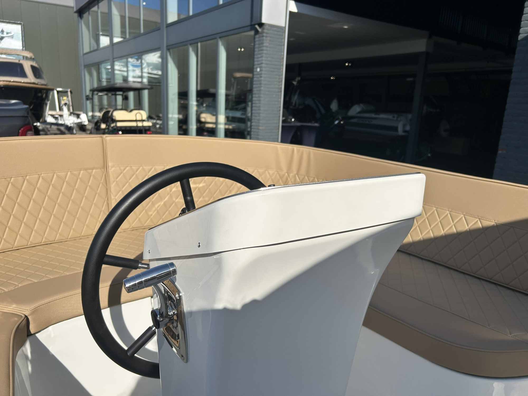 Antaris Fifty5 met Vetus 27 pk wit met beige op voorraad — foto 9 van 9