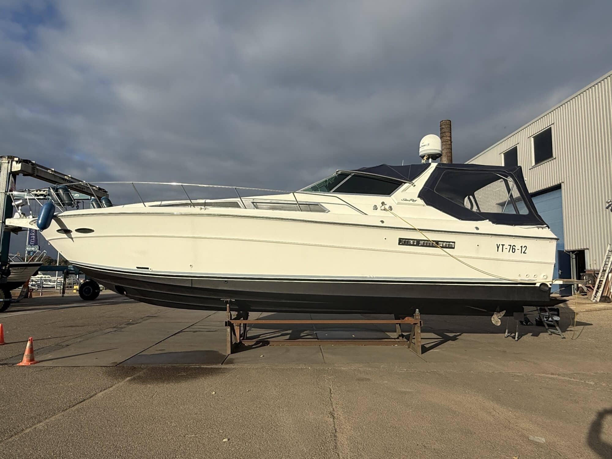 Sea Ray 400 Express Cruiser
