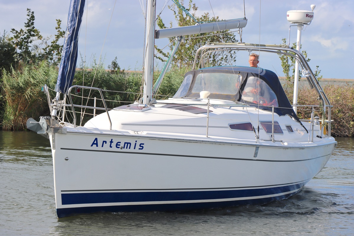 Hunter 33