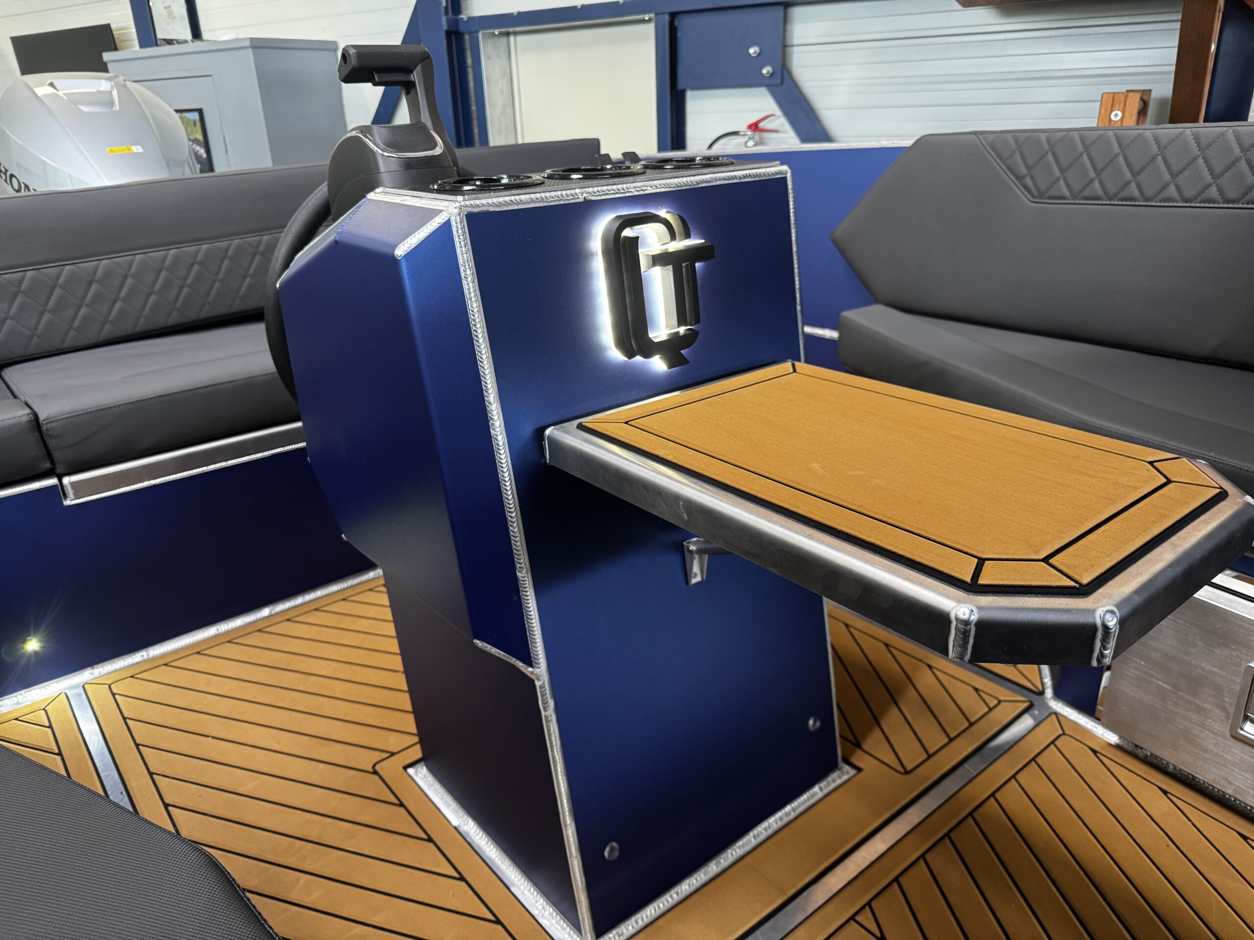 Qualia QT 22 Outboard — foto 13 van 28