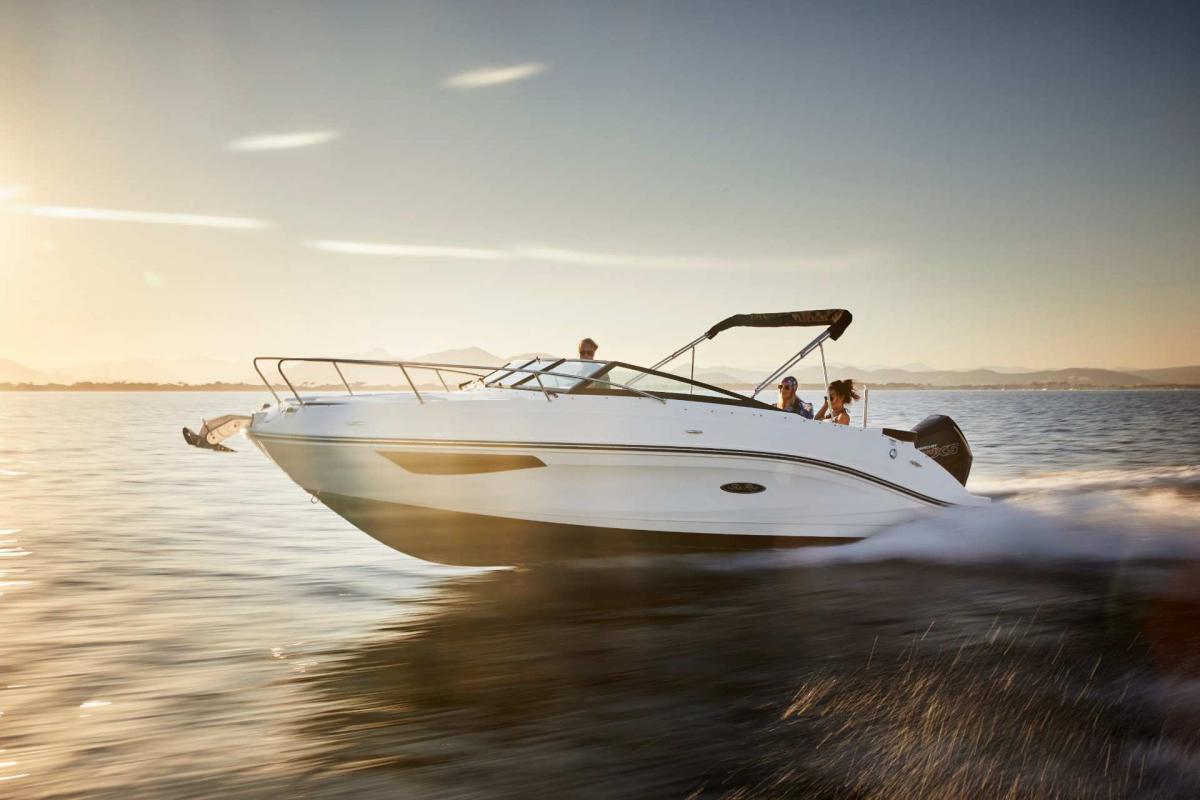 Sea Ray 230 Sun Sport Outboard