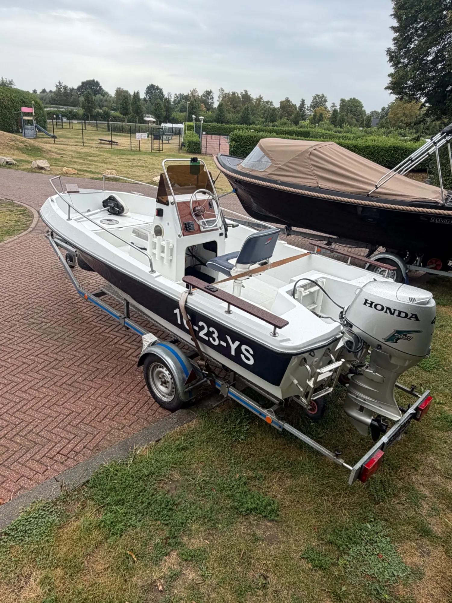 Elan 450 Inc Honda 40pk en trailer in nieuwstaat — foto 8 van 15