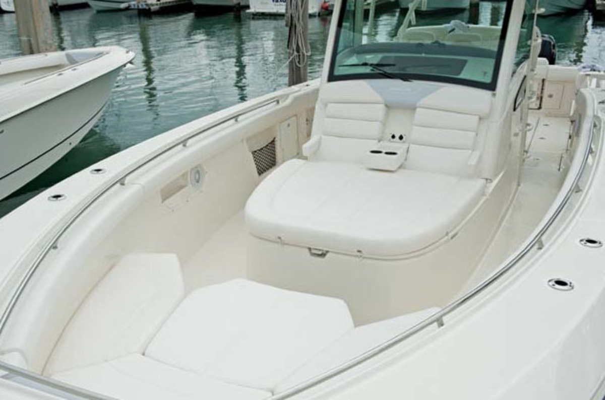 Boston Whaler 380 Outrage — foto 20 van 28