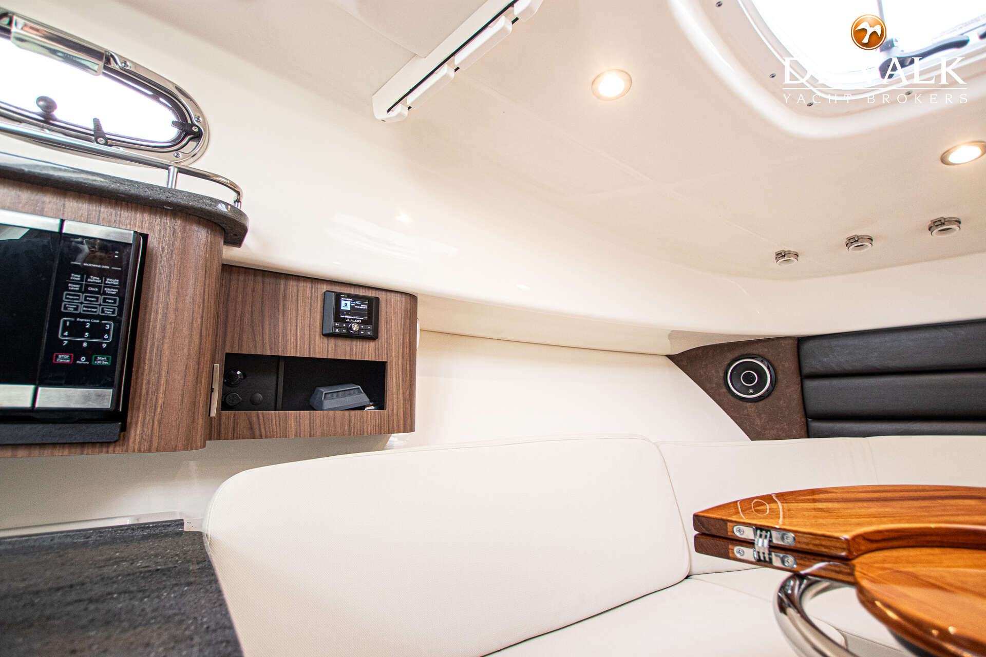 Boston Whaler 285 Conquest Pilothouse — foto 32 van 39