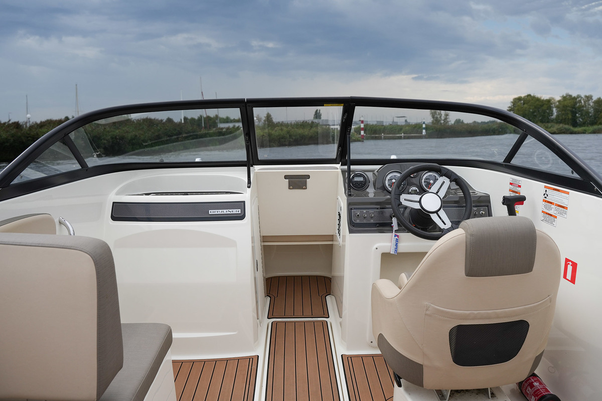 Bayliner VR4 — foto 4 van 36
