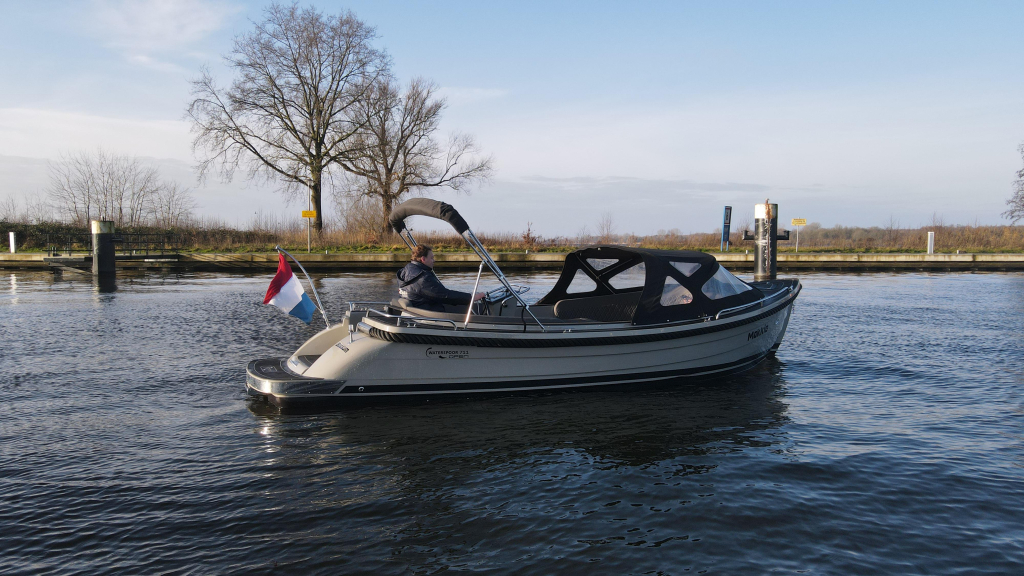 Waterspoor 711 | Luxe diesel/hybride tender | Vanaf €51.950,- — foto 3 van 13