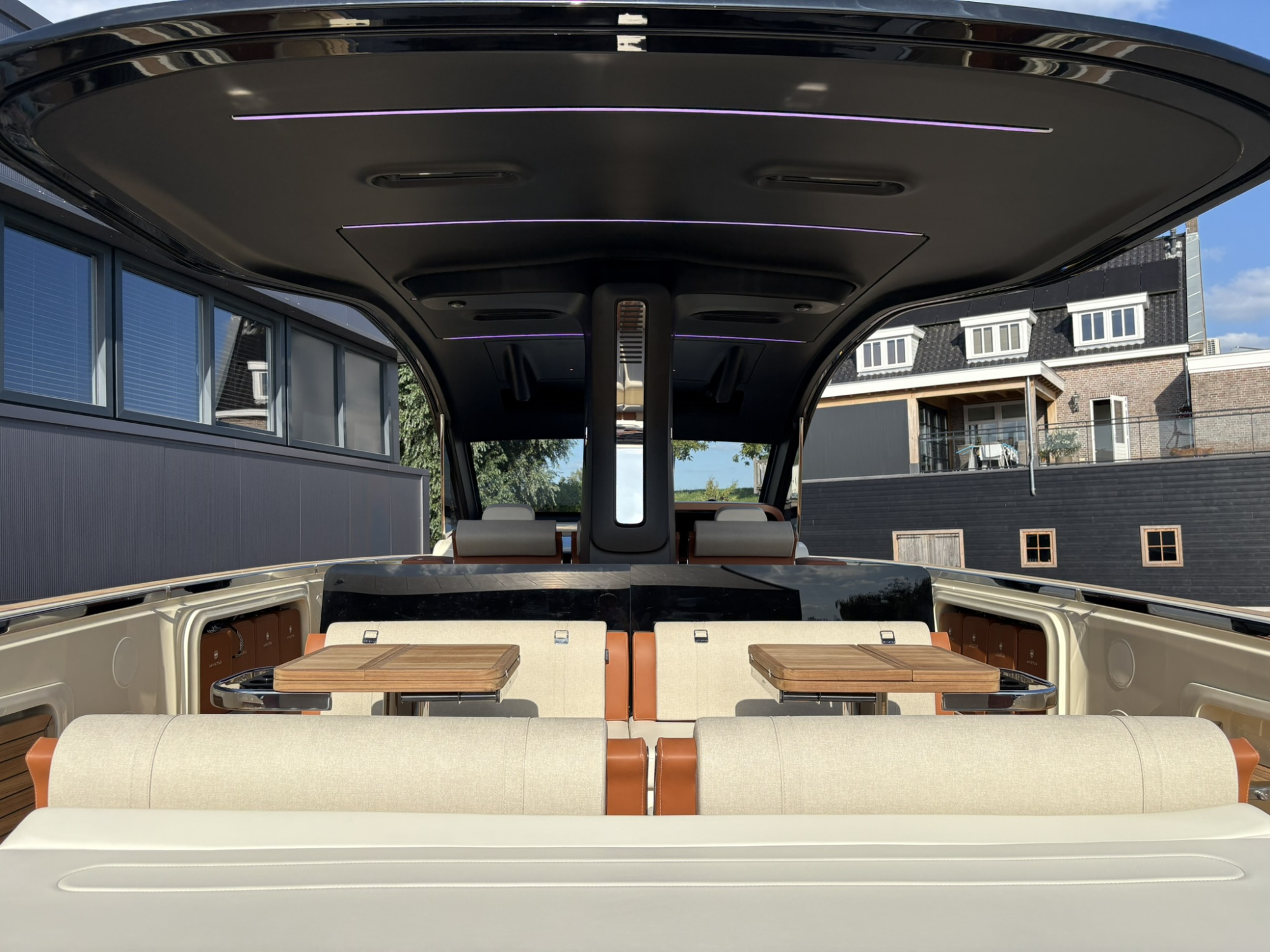 Invictus yachts Invictus 420 TT  met 2x 440 pk Volvo Penta D6 - Nieuw binnen! — foto 11 van 21