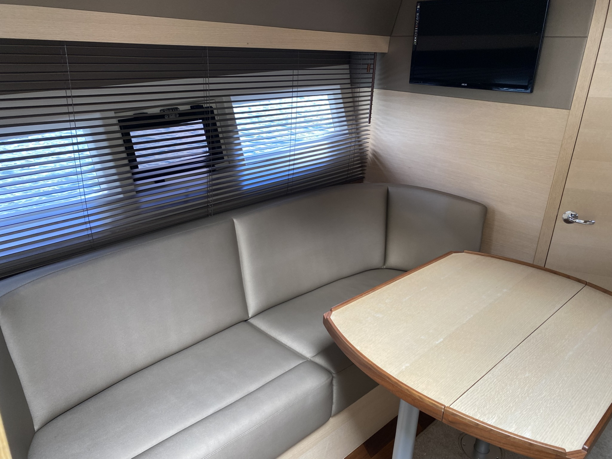 Galeon Yachts Galeon 325 HTS met 2 x Mercruiser 4.5l MPI 250 pk - Bouwjaar 2017 — foto 11 van 23