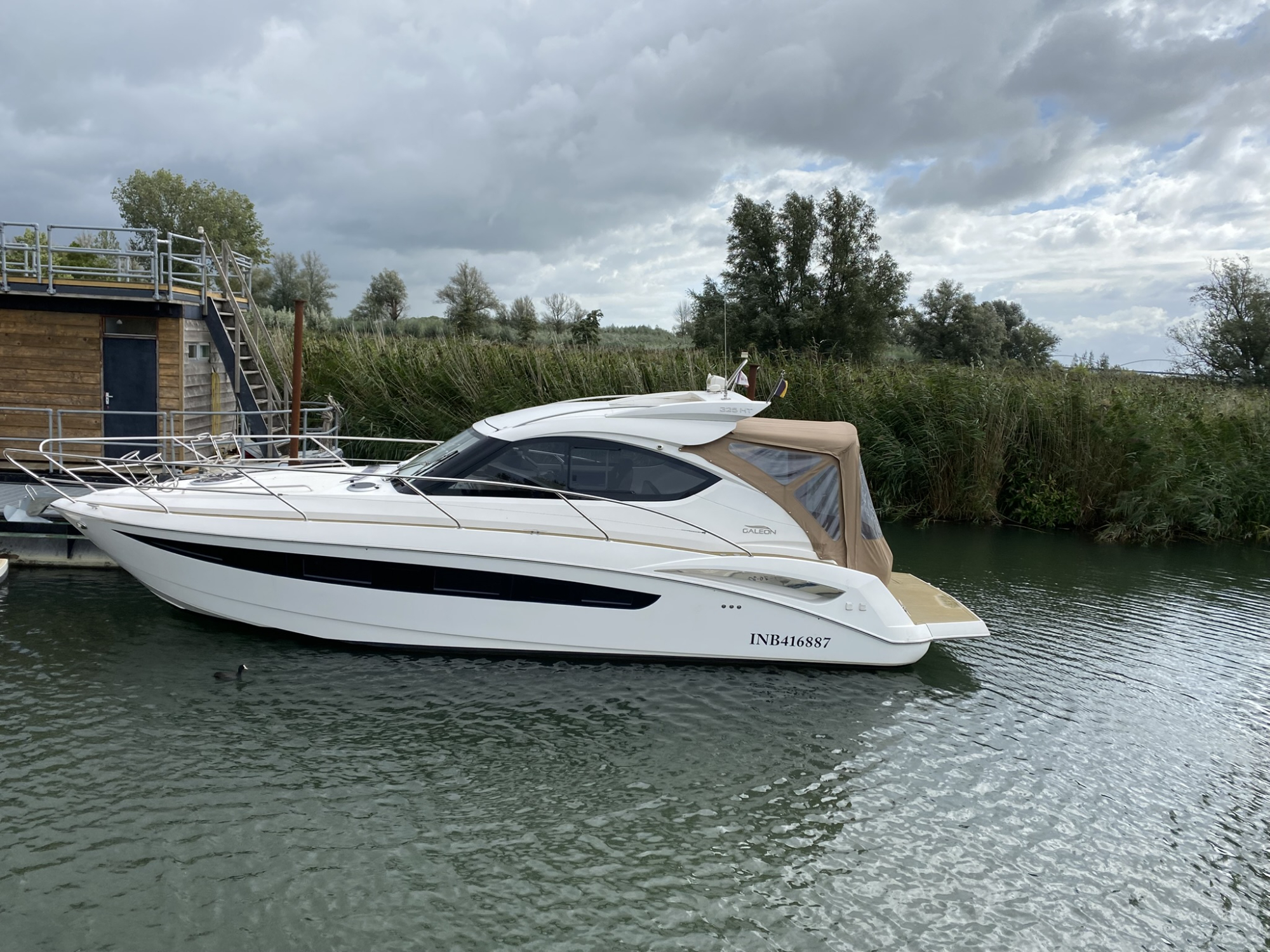 Galeon Yachts Galeon 325 HTS met 2 x Mercruiser 4.5l MPI 250 pk - Bouwjaar 2017 — foto 2 van 23