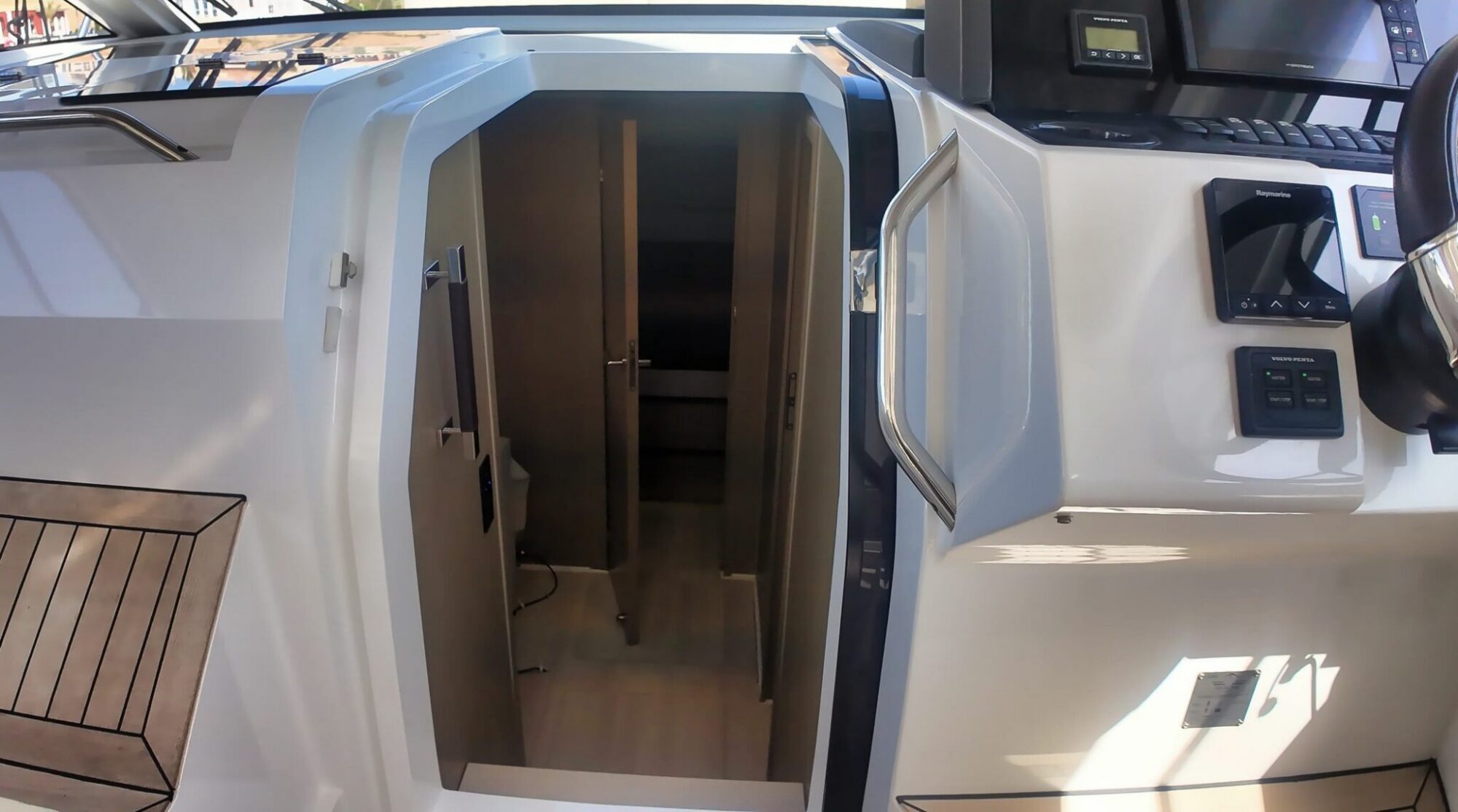 Sealine S335 — foto 9 van 28
