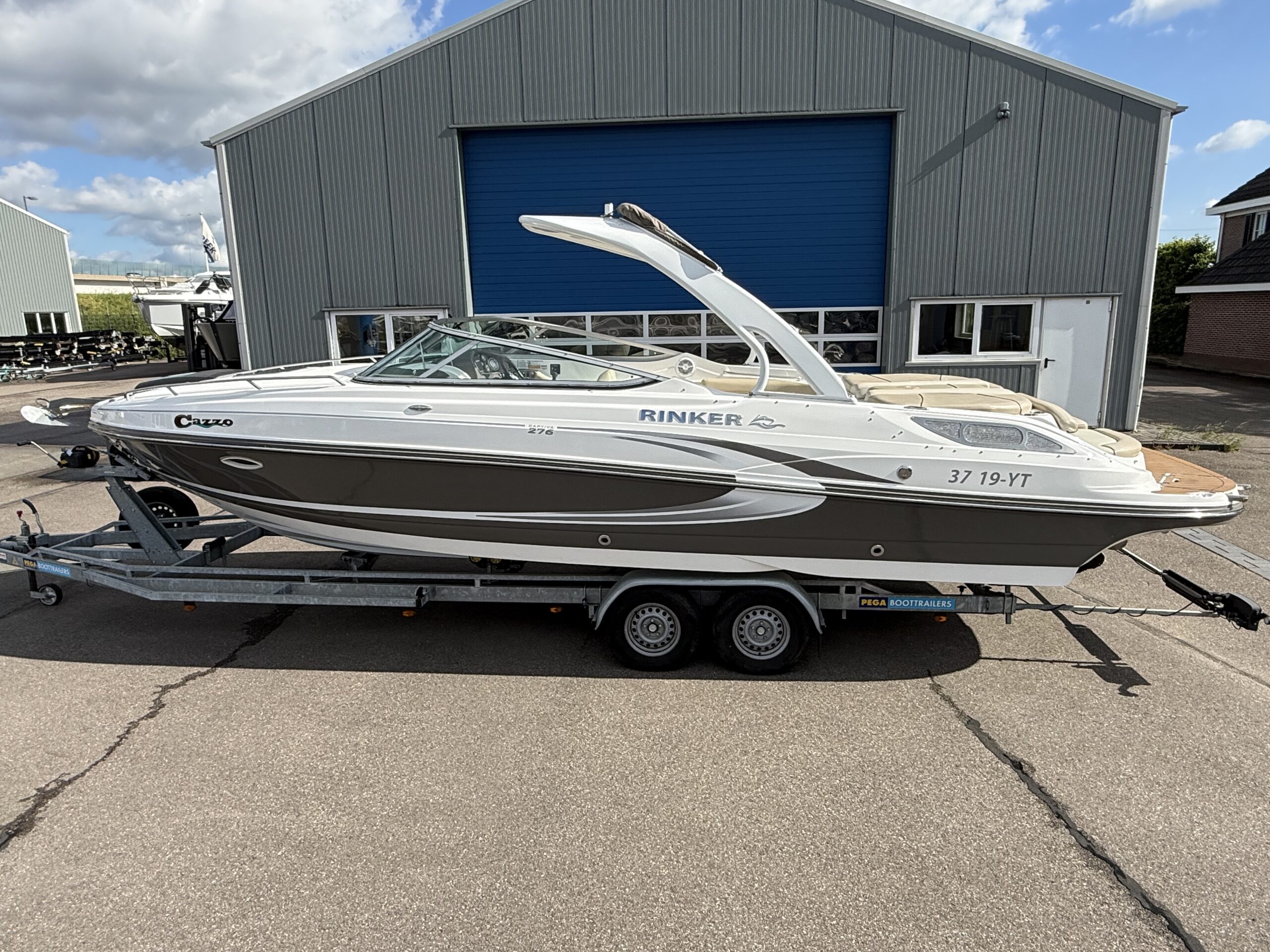 Rinker 276 Captiva Cuddy incl. trailer — foto 2 van 13