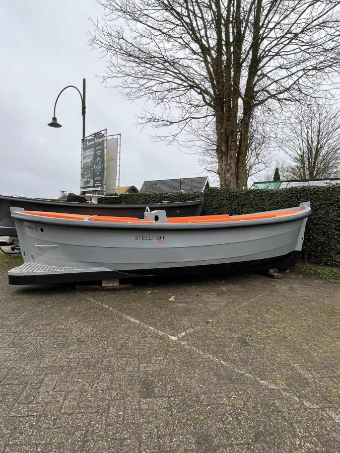 Steelfish 670 vaarklaar 60pk Yamaha grijs Loosdrecht 7-dagen open — foto 2 van 4