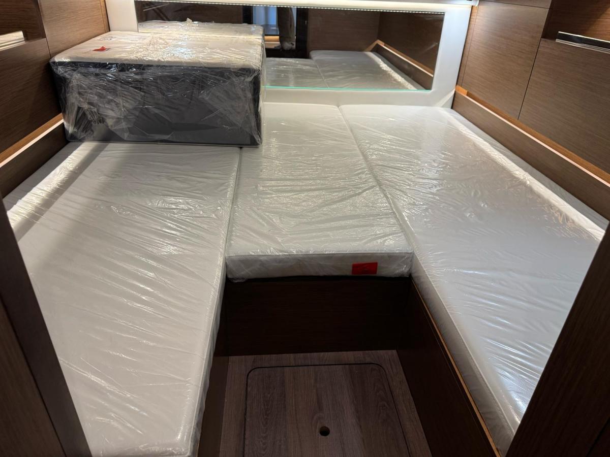 Jeanneau Cap Camarat 10.5 WA S2 op voorraad. Dit schip is aanwezig op de yamaha stand van hiswa te water 2026. — foto 30 van 35