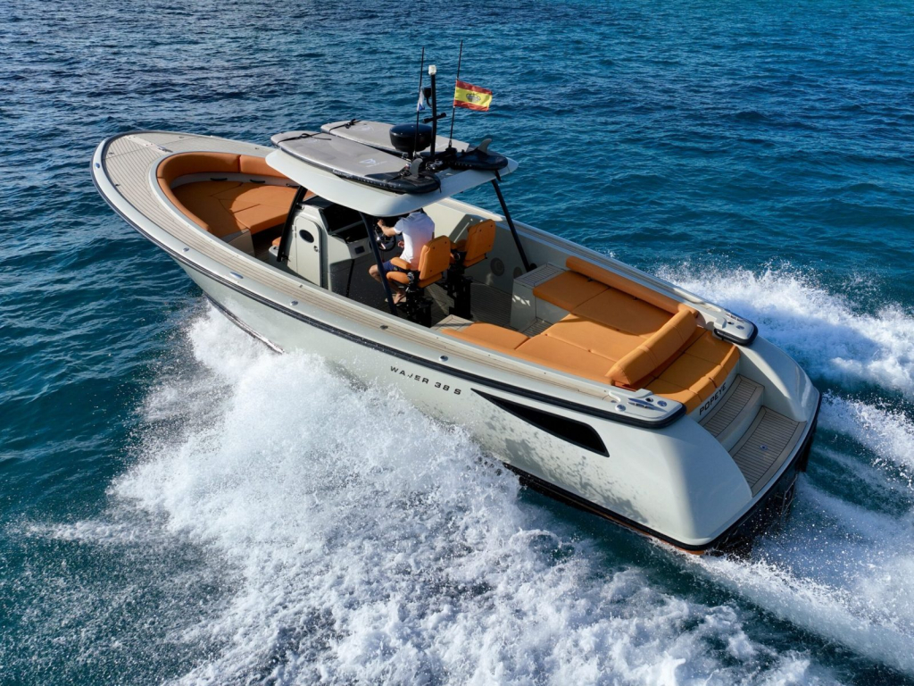 Wajer38S te huur in Ibiza met korting!