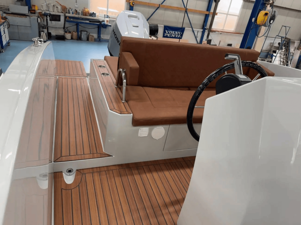 Maxima 680 Sport Lounge Tender — foto 9 van 14