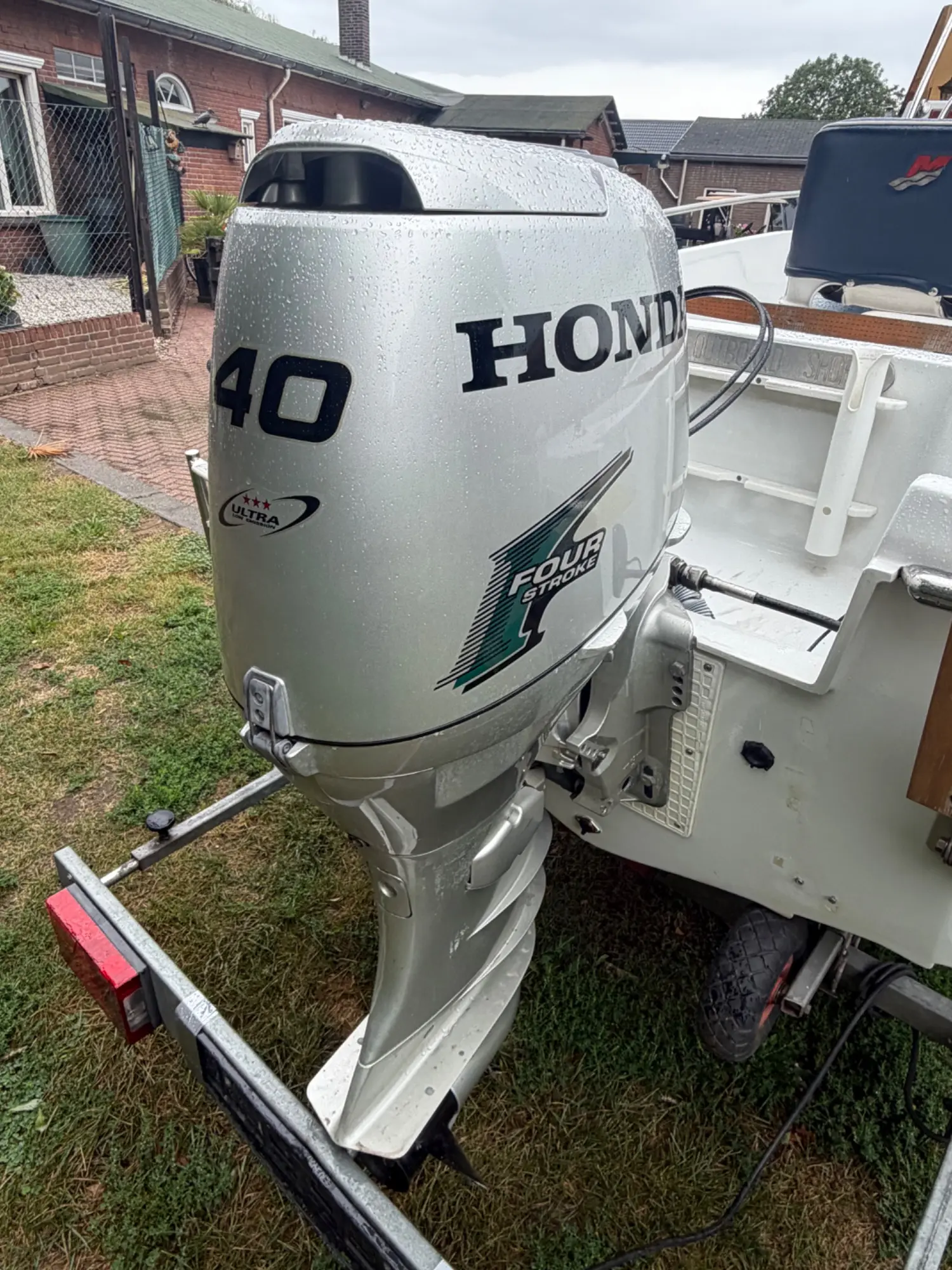 Elan 450 Inc Honda 40pk en trailer in nieuwstaat — foto 12 van 15